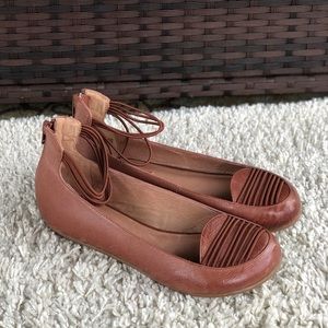 Miz Mooz Derby Leather Ankle Straps Texture Loafer